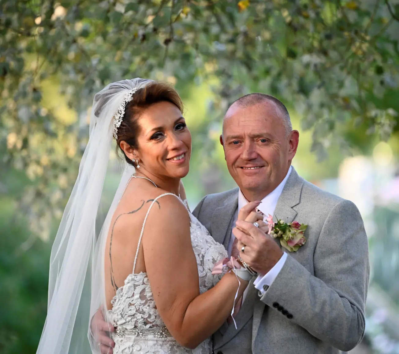 bride and groom first dance 